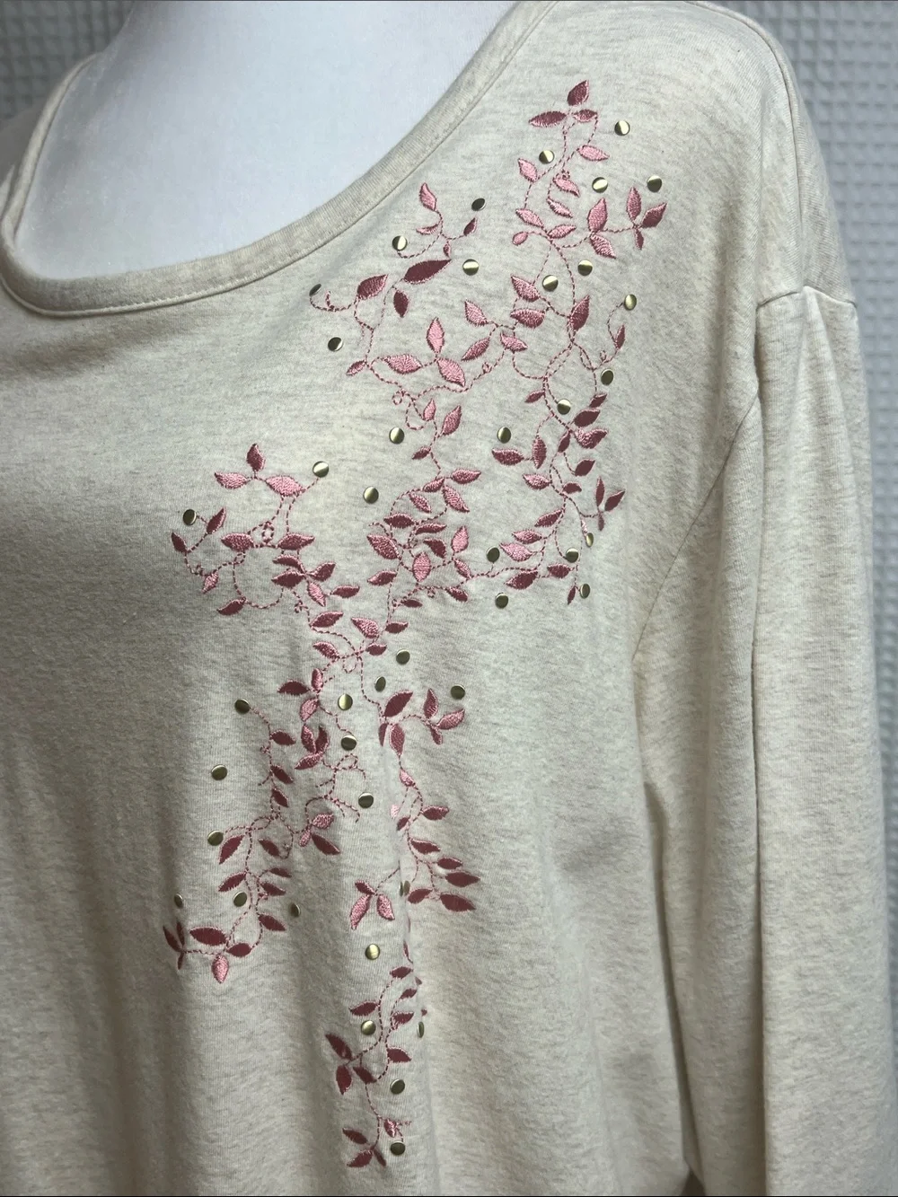 Denim&Co-2X Embroidered Cream Women's Scoop Neck Top with Pink Leaf Detail